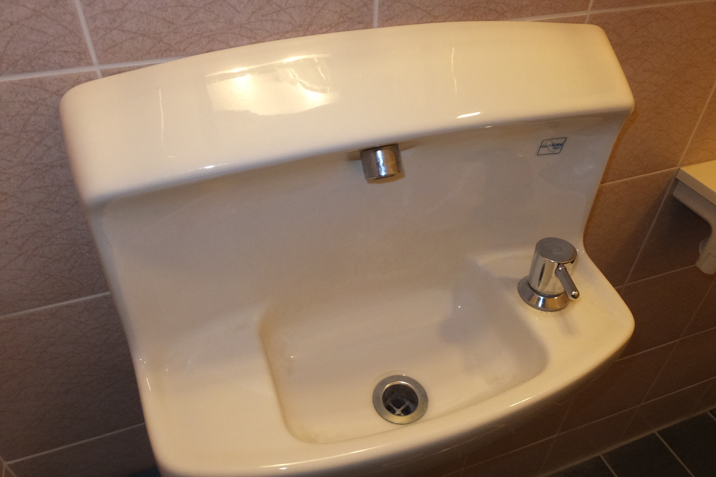 トイレ手洗い洗面器水道水漏れ修理 アクアDr. トイレ詰まり・排水管高圧洗浄はお任せ