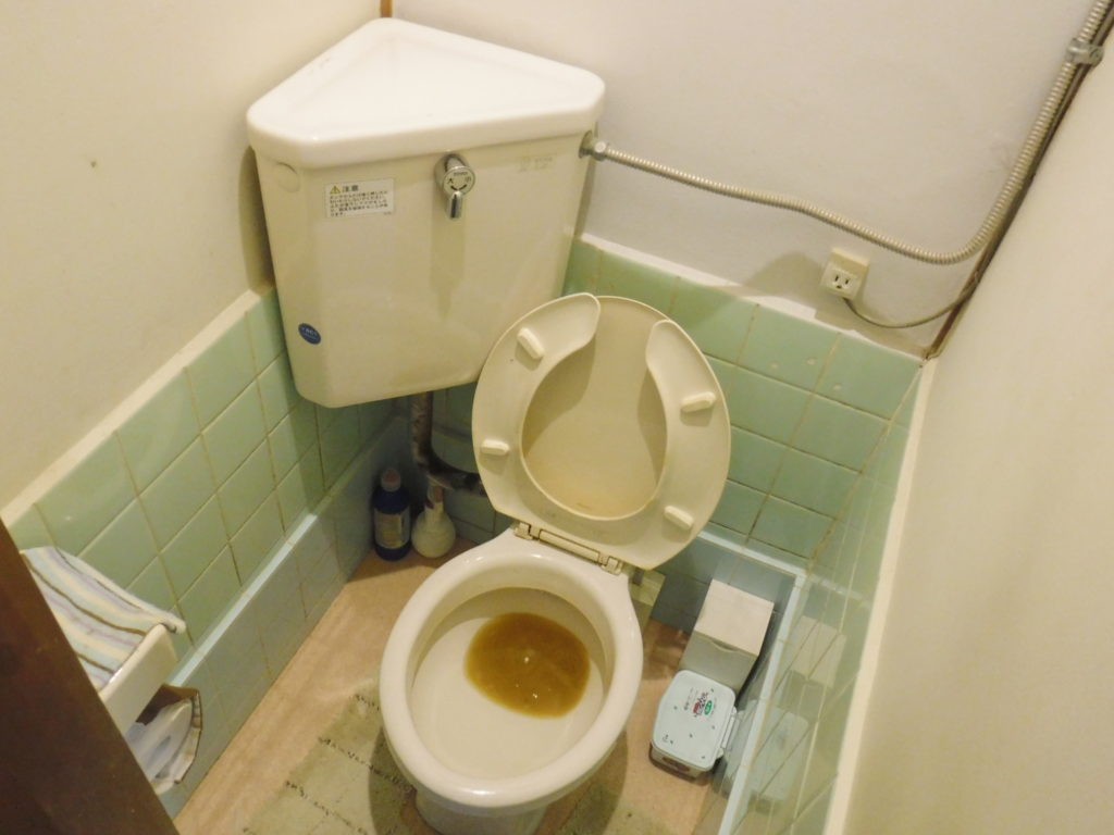トイレ詰まり/お湯を流してつまり解消していた アクアDr. トイレ詰まり・排水管高圧洗浄はお任せ