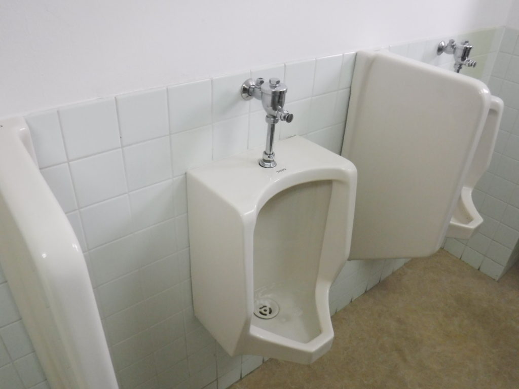 吹田市トイレつまり修理、小便器配管清掃 アクアDr. トイレ詰まり・排水管高圧洗浄はお任せ