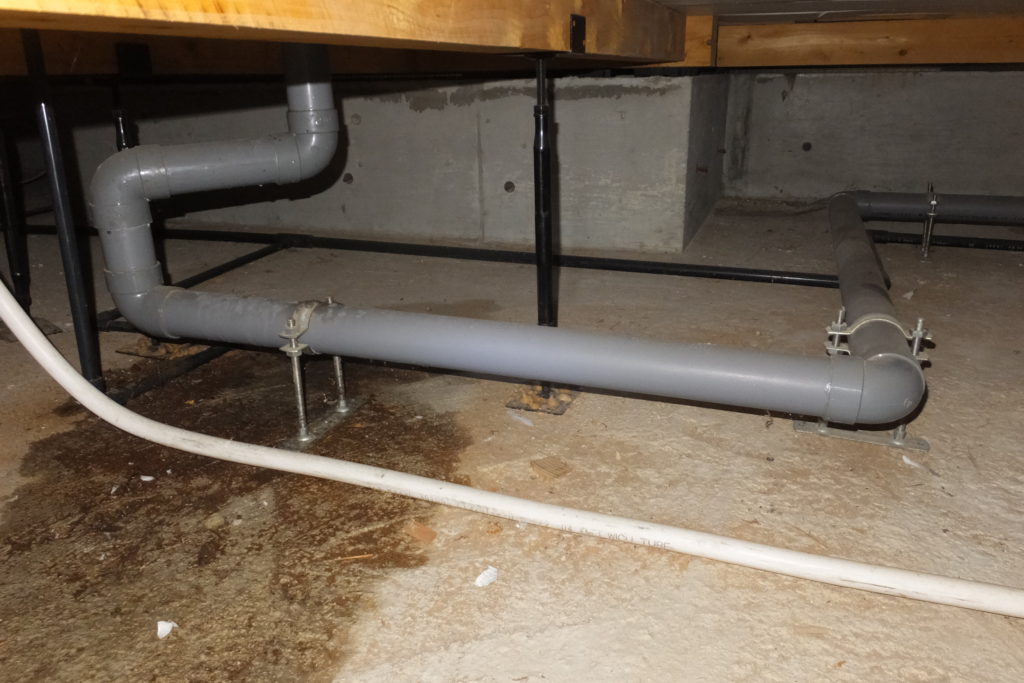 キッチンの床から水が溢れてきた キッチン配管詰まり解消 アクアドクター トイレ詰まり 排水管高圧洗浄の水道業者