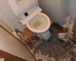 トイレの様式便器から汚水が溢れだした掃除前