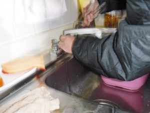 キッチン2バルブ混合水栓修理中