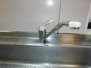 シングルレバー水栓、目地取り換え前