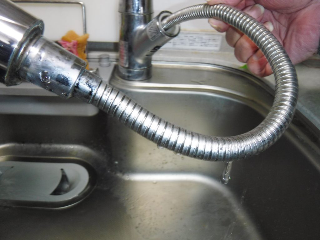 タカギ水栓 キッチンシングルレバーシャワーホース水漏れ修理部品交換 アクアドクター トイレ詰まり 排水管高圧洗浄の水道業者