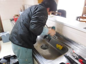 キッチンシングルレバー水栓修理中