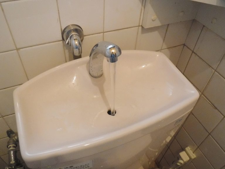 トイレの水は流れるけどタンクの手洗いから水が出ない アクアドクター トイレ詰まり・排水管高圧洗浄の水道業者