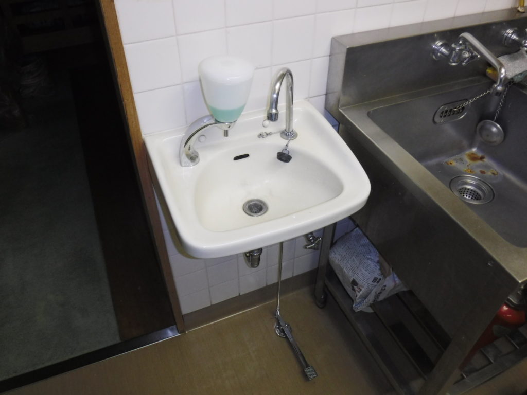 水が出なくなった足踏式オート水栓