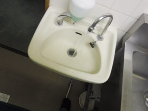 足踏みレバーを踏んで水が出るようになりました