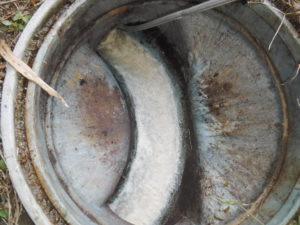 大阪府箕面市での台所排水管の高圧洗浄作業中