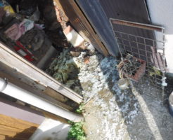 池田市でのトイレつまりのため屋外で汚物が逆流の修理前