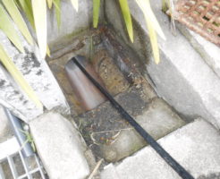 大阪市生野区でのトイレつまり排水管、高圧洗浄清掃詰まり解消作業中