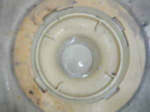 洗濯機排水トラップの油の塊詰まり解消後