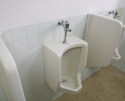 大阪府吹田市でのトイレつまり修理、小便器配管掃除