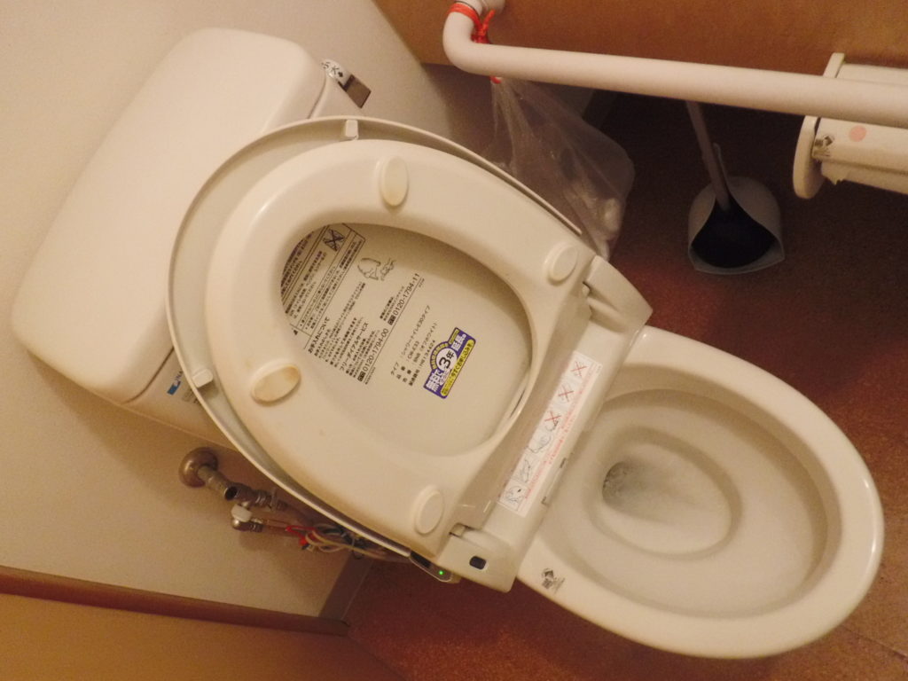 豊中市トイレ詰まり修理/便器の水がゴポゴポと音がして流れない原因解消 アクアドクター トイレ詰まり・排水管高圧