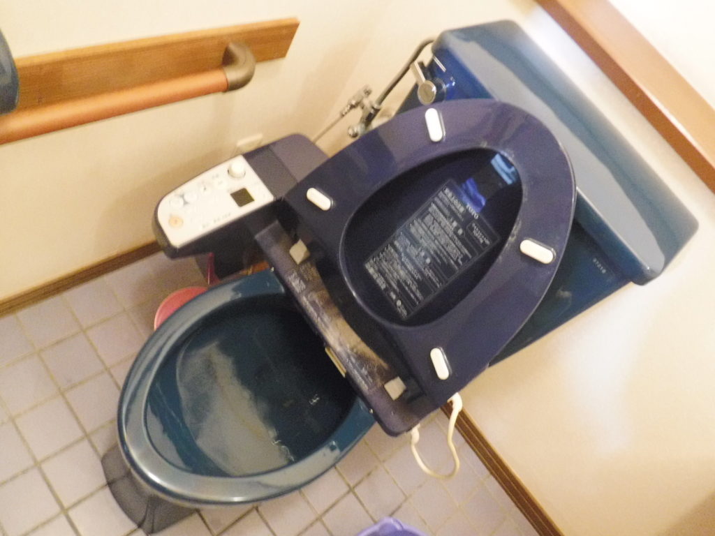 伊丹市でのトイレ詰まり修理、便器のつまり解消