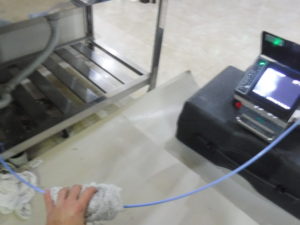 兵庫県伊丹市にて食堂厨房の排水管バキューム吸引車、高圧洗浄機清掃作業