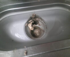 キッチン詰まり解消作業の状態