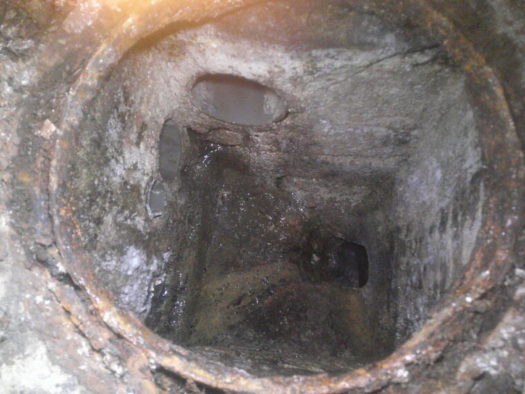 城東区でのマンホールの中の状態