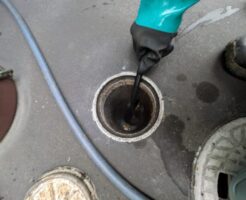 西宮市での屋外排水管高圧洗浄作業の様子