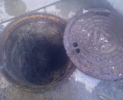 マンホールの中を掃除したけど蓋が開かないトラブル例・蓋開口後