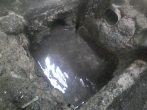 城東区での会所修理作業前